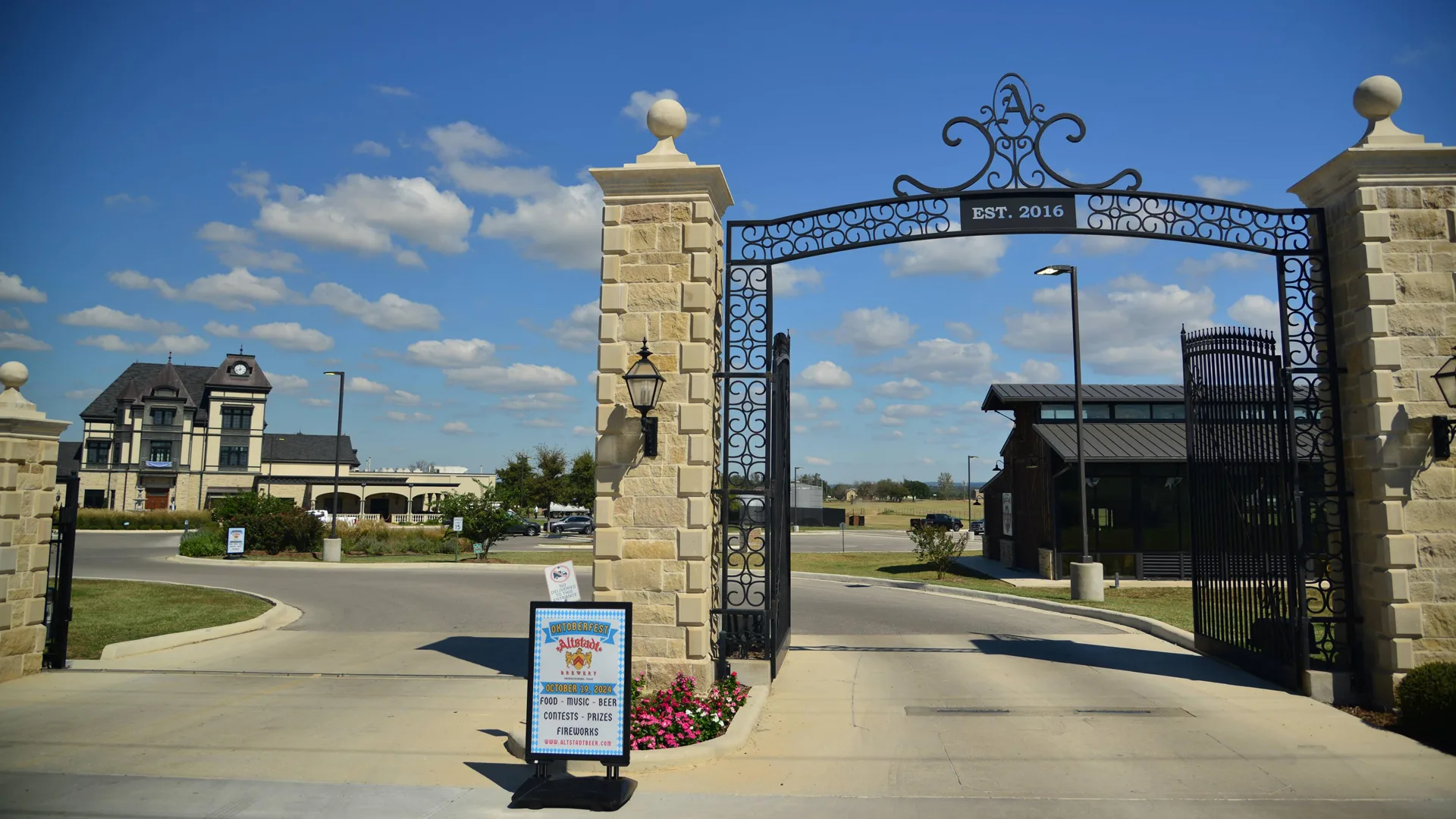 Fredericksburg Oktoberfest Wine Tours 2026 30 Hill Country Limo Wine Tours by Pronto Andiamo 2